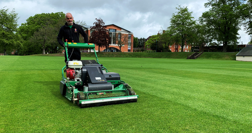 Dennis PRO 34R – the ultimate rotary mower