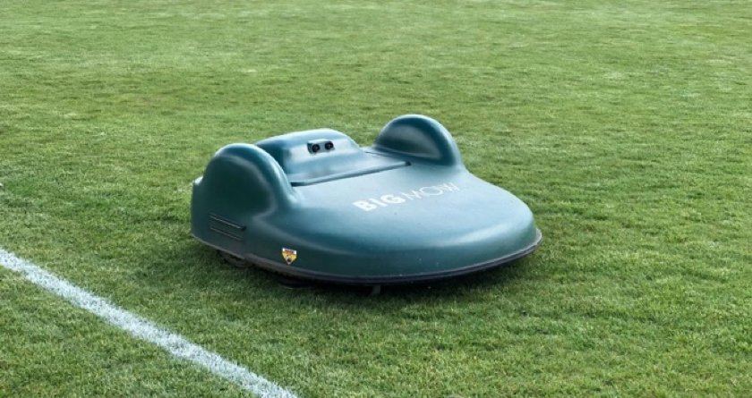 Customers praise robots for improved turf health