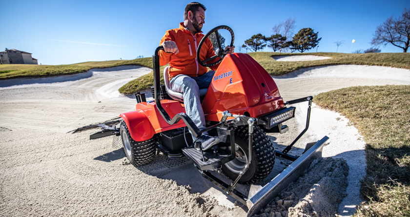 Smithco technology in electric bunker rakes