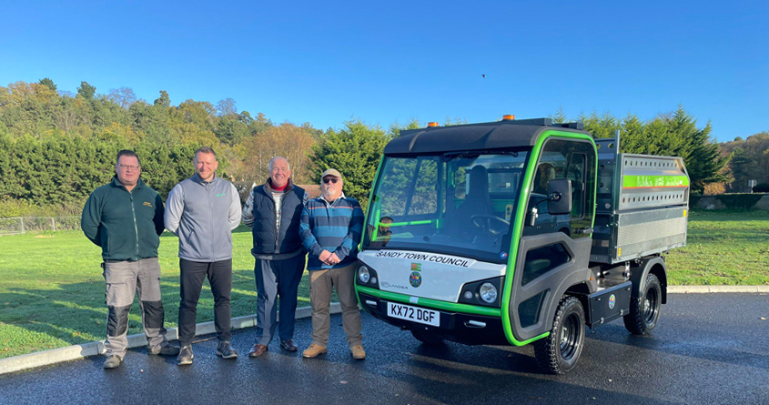 Sandy Town Council ‘goes electric’ with the Etesia ET Lander