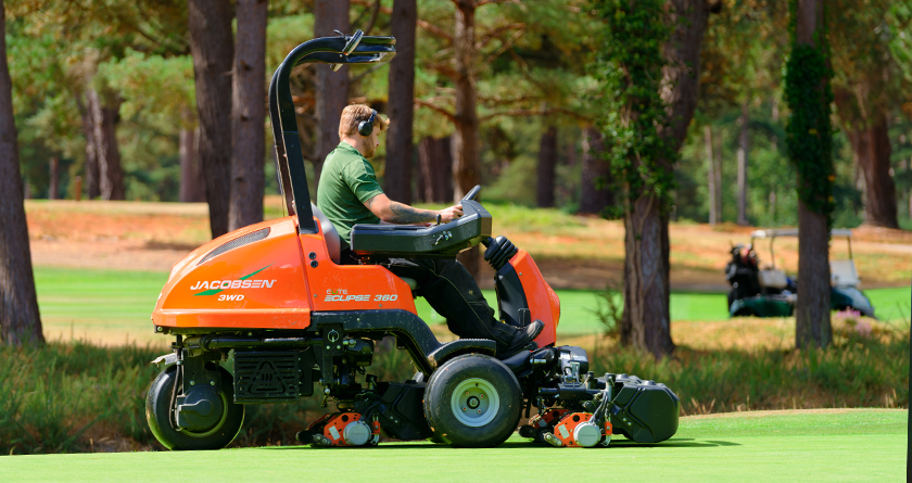 ELiTE equipment for an elite golf club